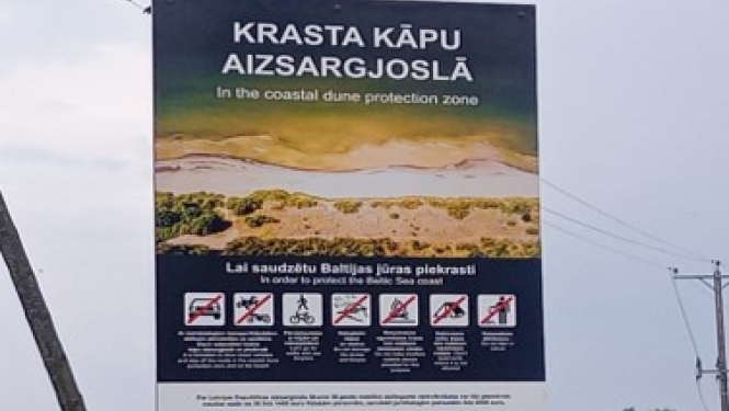 Infomatīvā zīme Rucavā par krastu kāpu aizsargjoslu
