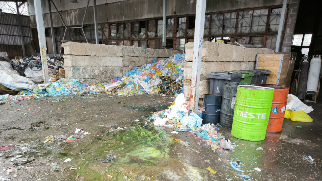 Par bīstamo un infekciozo medicīnas atkritumu uzkrāšanu un neatbilstošu to apsaimniekošanu, VVD aptur atkritumu apsaimniekotāja darbību Rīgā