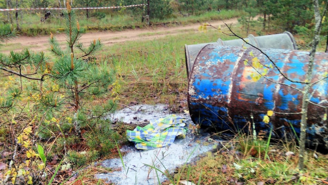 mucas mežā ar ķīmiskām vielām