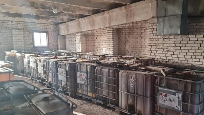 VVD konstatē  - SIA “Vangažu termināls”  atrodas ~25 m3 neatbilstoši uzglabātu bīstamo atkritumu, uzdots tos izvest steidzamā kārtā