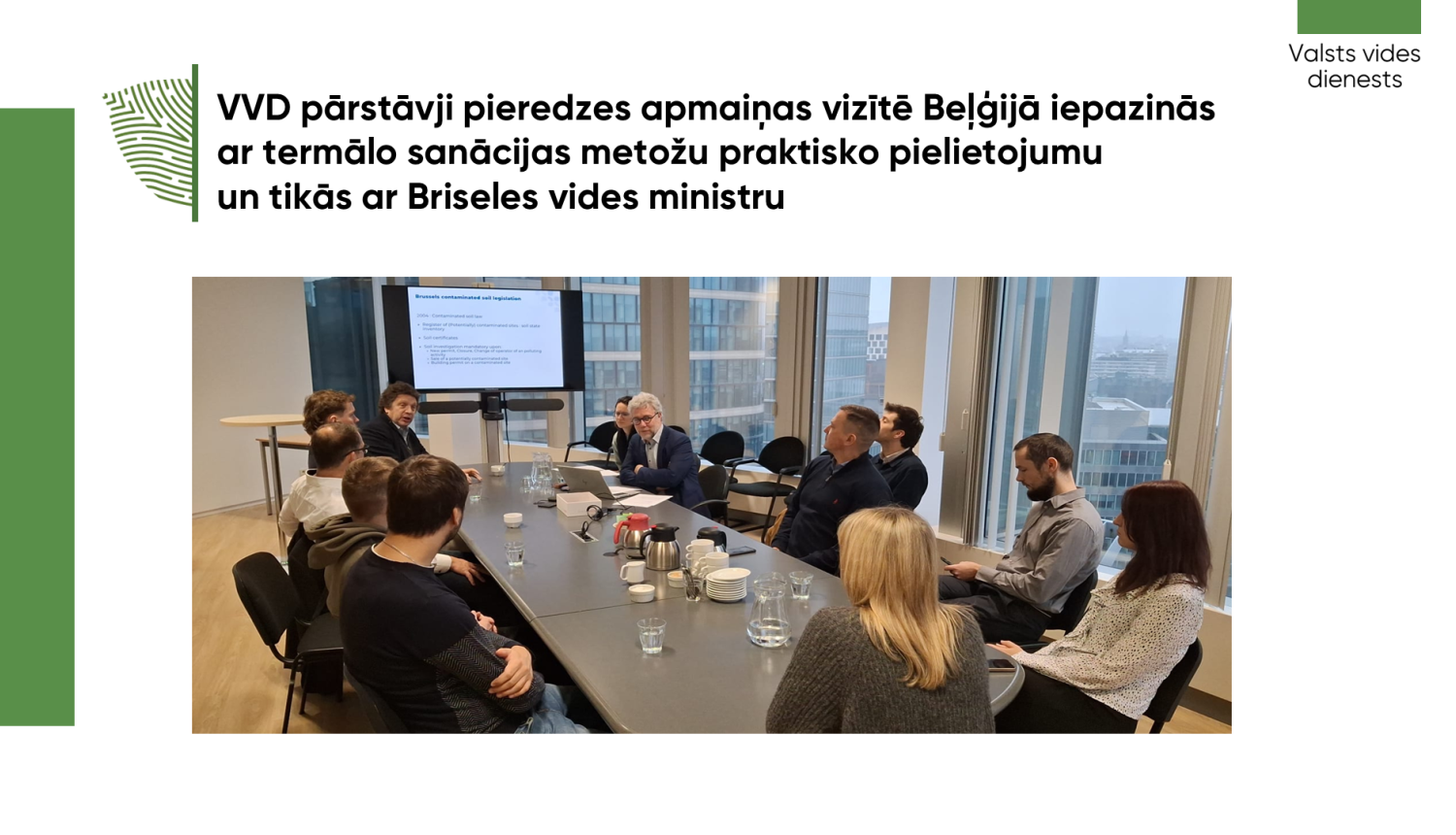 VVD pārstāvji pieredzes apmaiņas vizītē Beļģijā iepazinās ar termālo sanācijas metožu praktisko pielietojumu un tikās ar Briseles vides ministru - foto delegācija sēž pie galda 