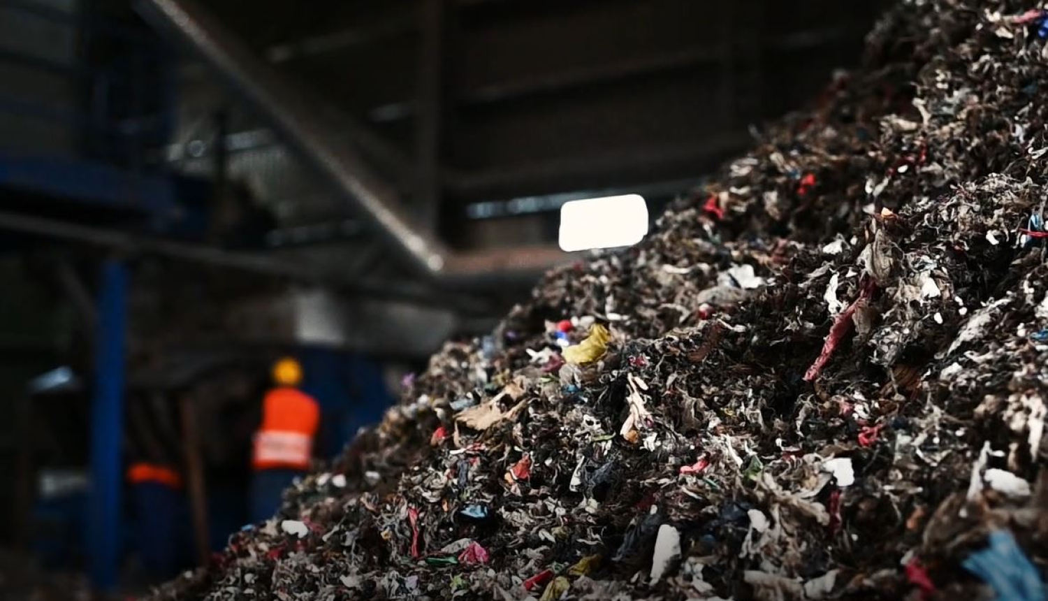 Atkritumu kaudze angārā