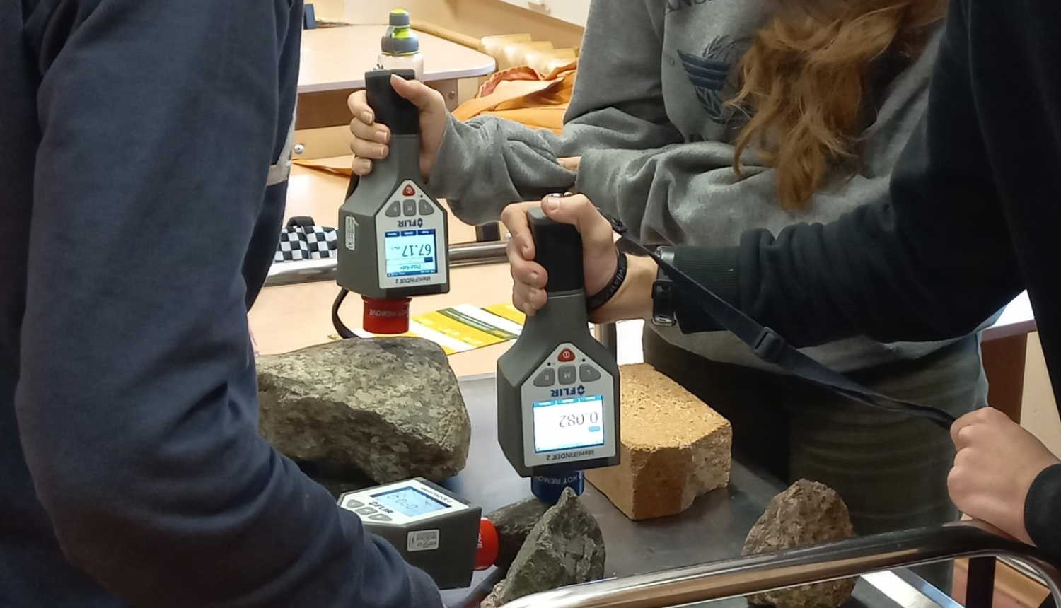 VVD Radiācijas drošības centrs skolēnus Valmierā iepazīstina ar radiācijas drošības jomu