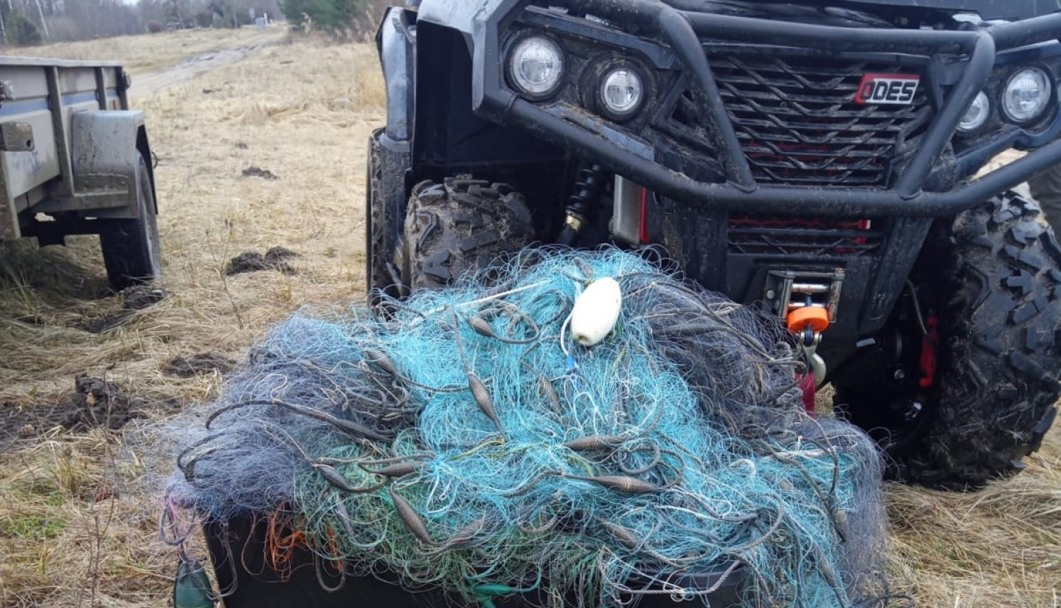 Rīgas līča piekrastē, Limbažu novadā, īsā laikā periodā no ūdens izcelti maluzvejnieku tīkli vairāk nekā 2km garumā 